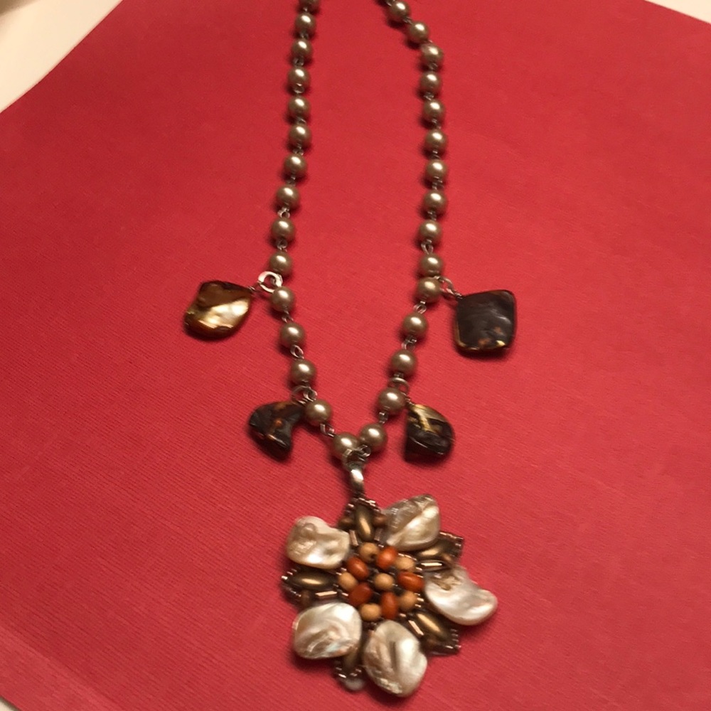 NWOT Shell Pearl Flower Wooden Beaded Necklace